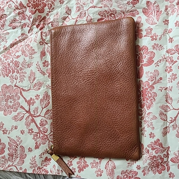 Madewell Handbags - Nwt! Madewell the leather pouch clutch brown